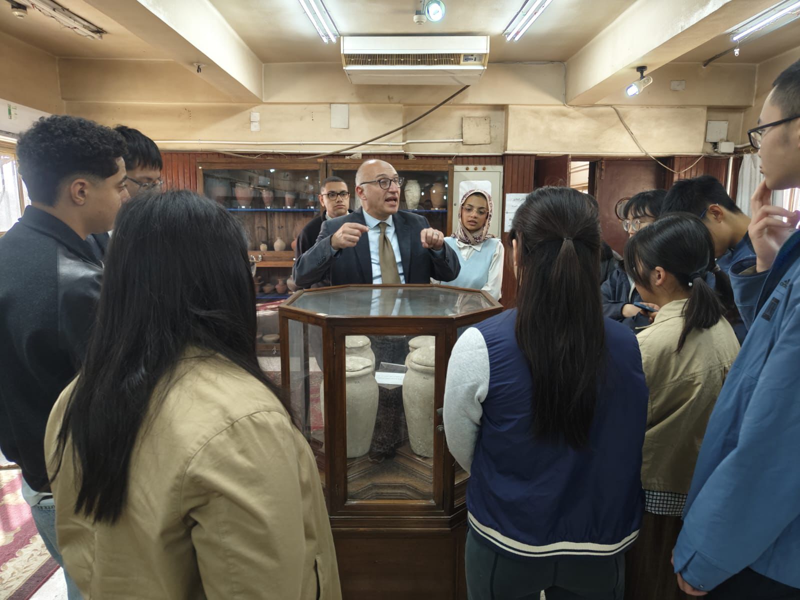 جامعة القاهرة تنظم مدرسة شتوية في الآثار لطلاب جامعة شنغهاي جياو تونج الصينية وتعزز شراكاتها الأكاديمية الدولية