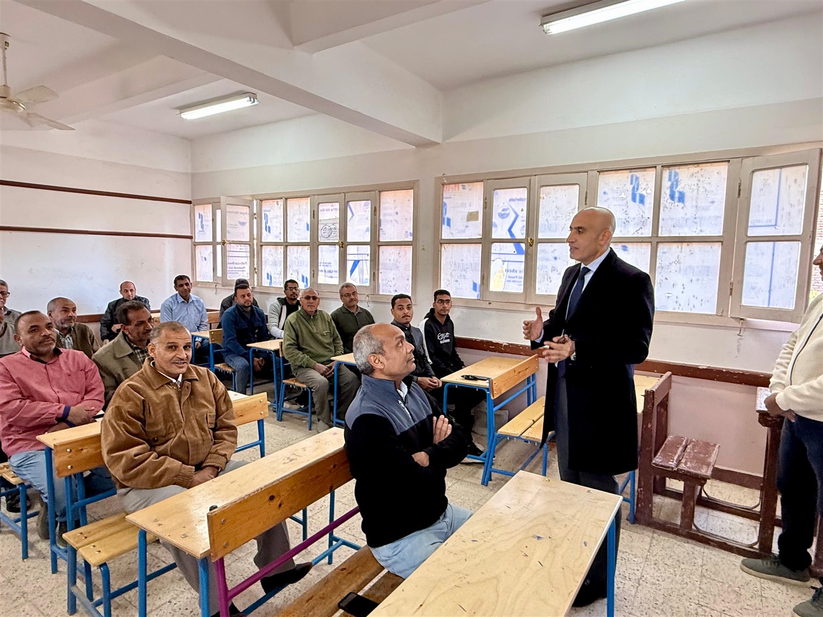 وزير التربية والتعليم يفاجئ مدارس قنا لمتابعة انضباط سير العملية التعليمية