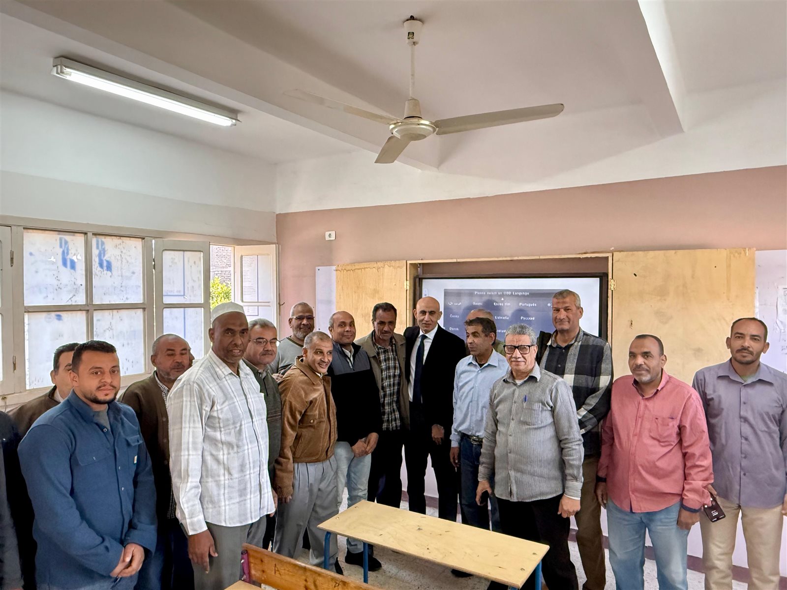 وزير التربية والتعليم يفاجئ مدارس قنا لمتابعة انضباط سير العملية التعليمية