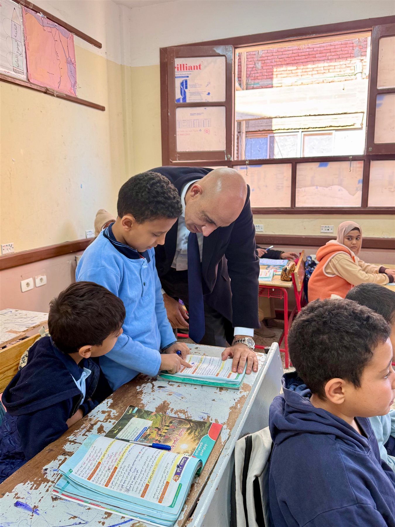 وزير التربية والتعليم يفاجئ مدارس قنا لمتابعة انضباط سير العملية التعليمية