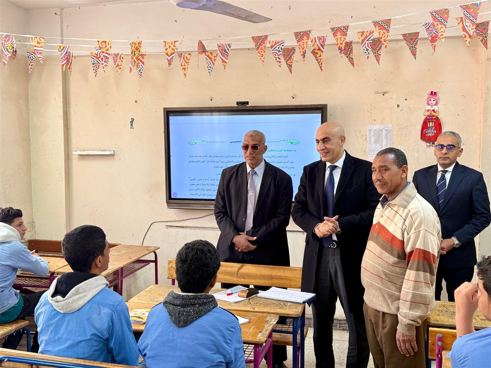 وزير التربية والتعليم يتابع العملية التعليمية في مدارس إدارة قوص التعليمية بقنا