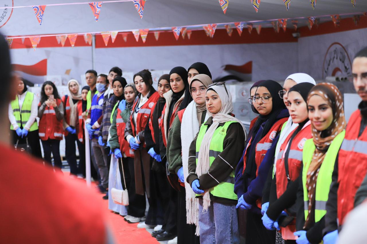 جامعة القاهرة تقود قافلة زاد العزة لدعم غزة