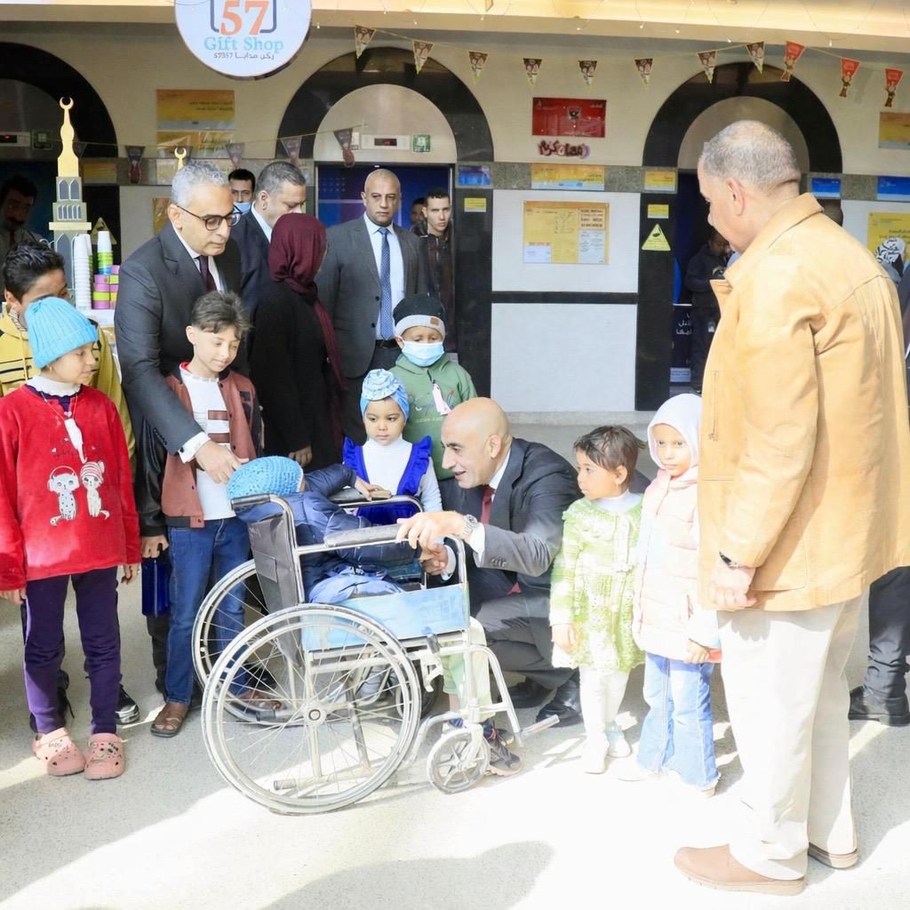 وزير التعليم يزور مستشفى 