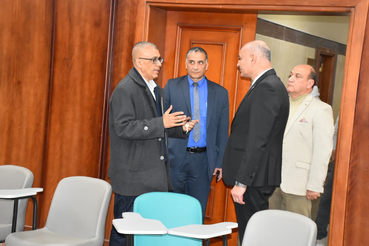 زيارة تفقدية مفاجئة داخل جامعة السادات قبل تشغيل كلية الهندسة