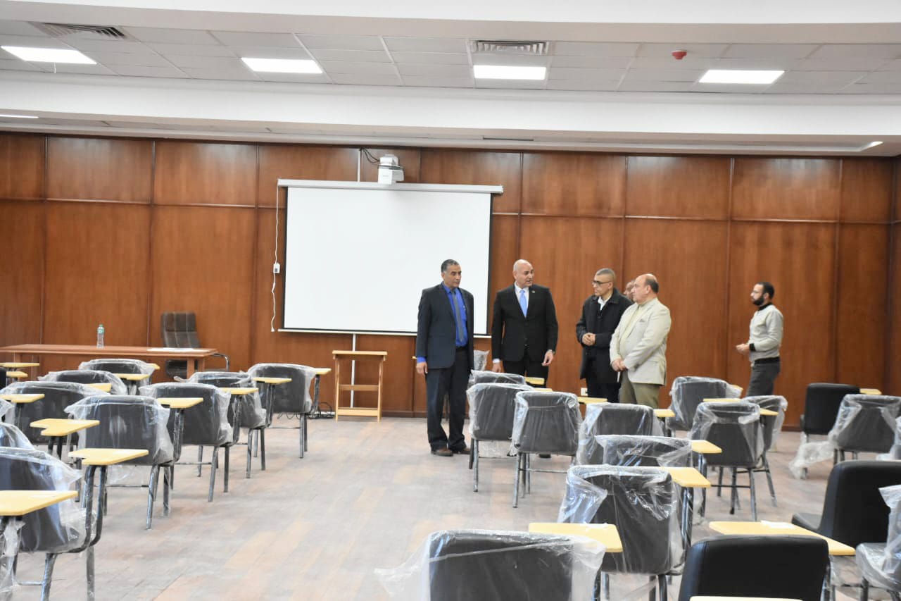زيارة تفقدية مفاجئة داخل جامعة السادات قبل تشغيل كلية الهندسة