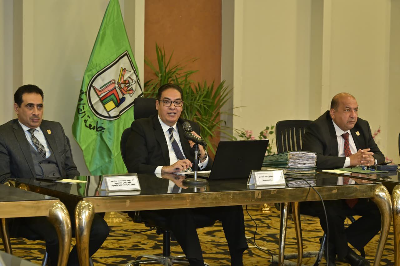 مجلس جامعة القاهرة يستعرض الإنجازات الدولية والتوسع الإقليمي ويقر حزمة قرارات داعمة للتحول الرقمي والرعاية الطبية