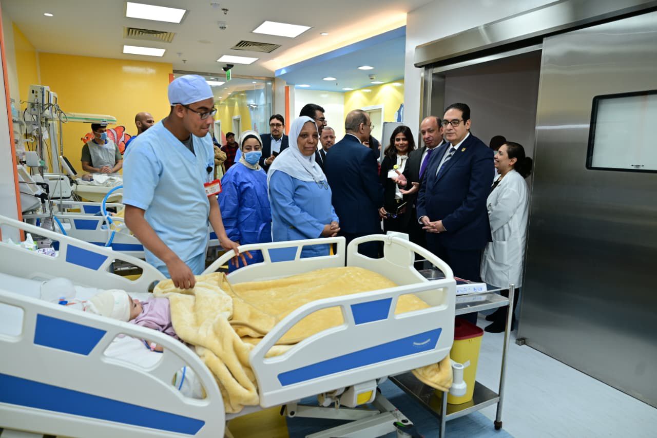 رئيس جامعة القاهرة يشهد افتتاح وحدات الرعاية المركزة للأطفال بمستشفى أبو الريش للأطفال
