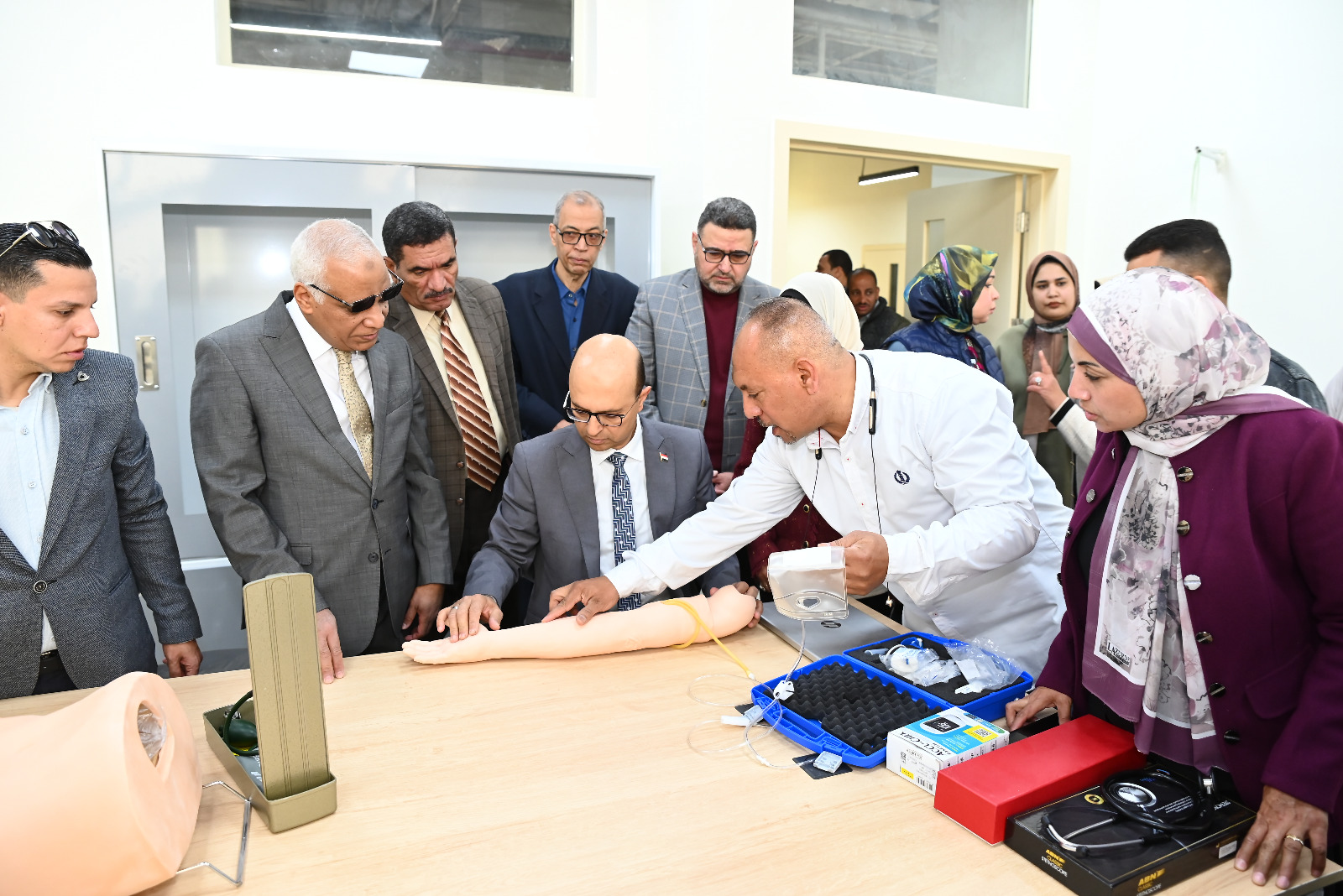 المنشاوي يفتتح 68 معملًا متطورًا بـ جامعة أسيوط الأهلية