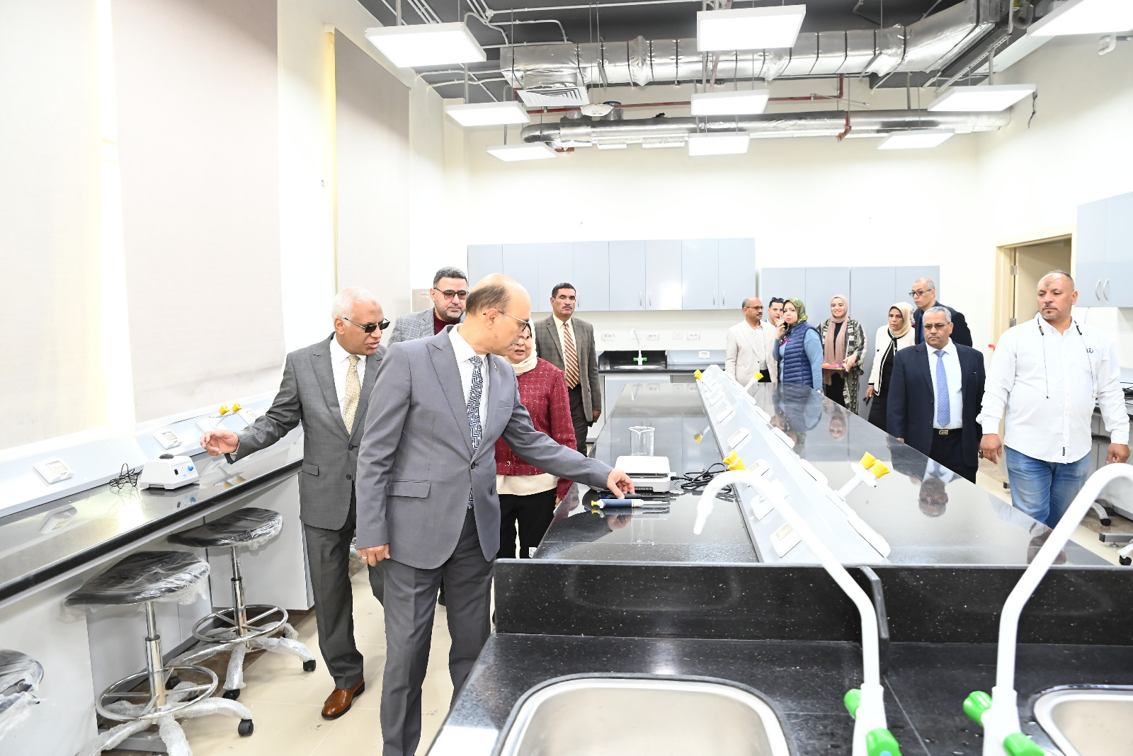 المنشاوي يفتتح 68 معملًا متطورًا بـ جامعة أسيوط الأهلية