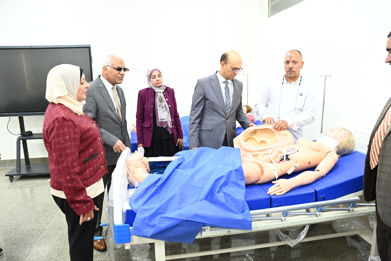 المنشاوي يفتتح 68 معملًا متطورًا بـ جامعة أسيوط الأهلية