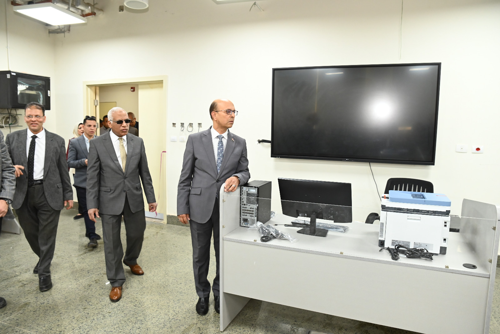 المنشاوي يفتتح 68 معملًا متطورًا بـ جامعة أسيوط الأهلية