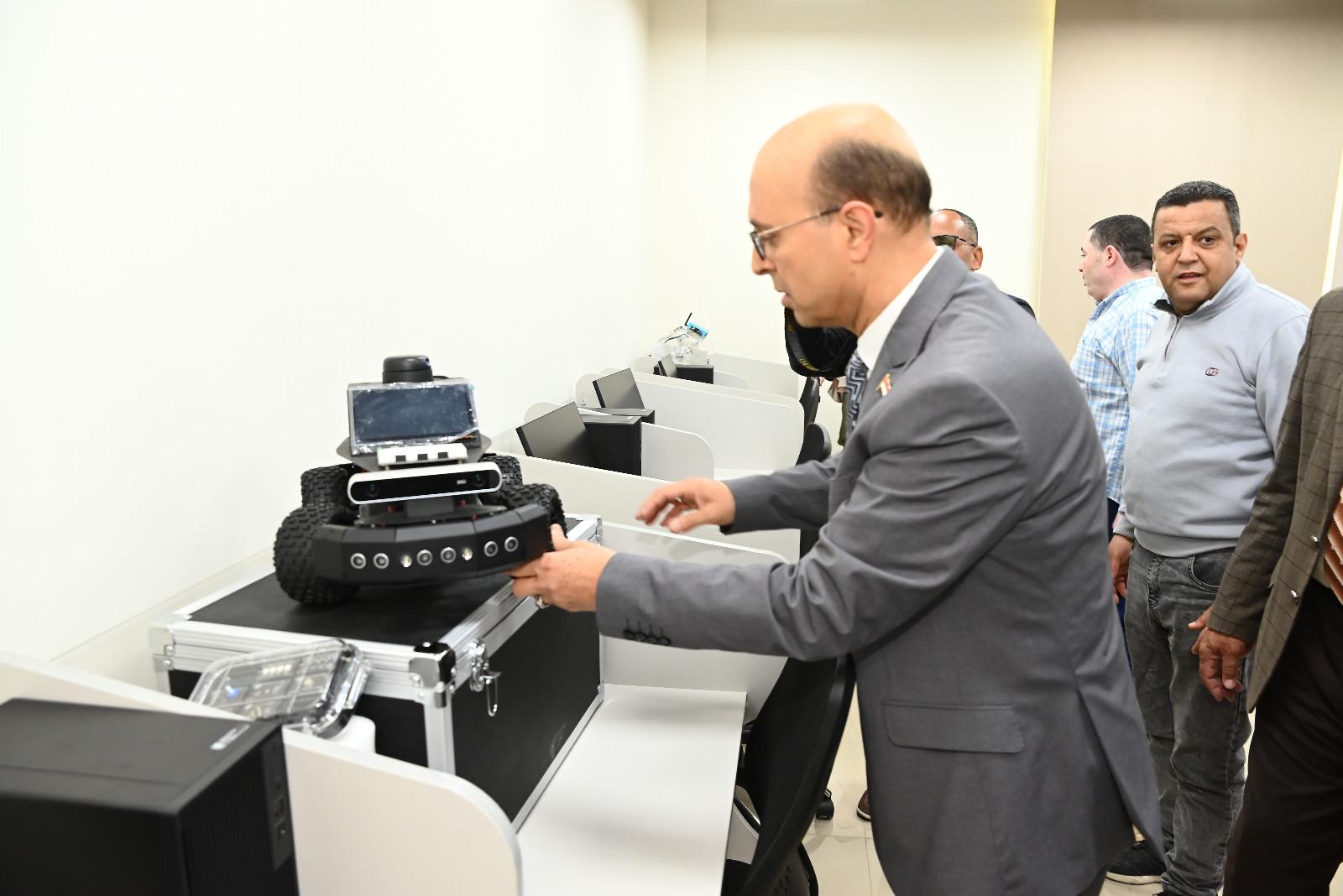 المنشاوي يفتتح 68 معملًا متطورًا بـ جامعة أسيوط الأهلية