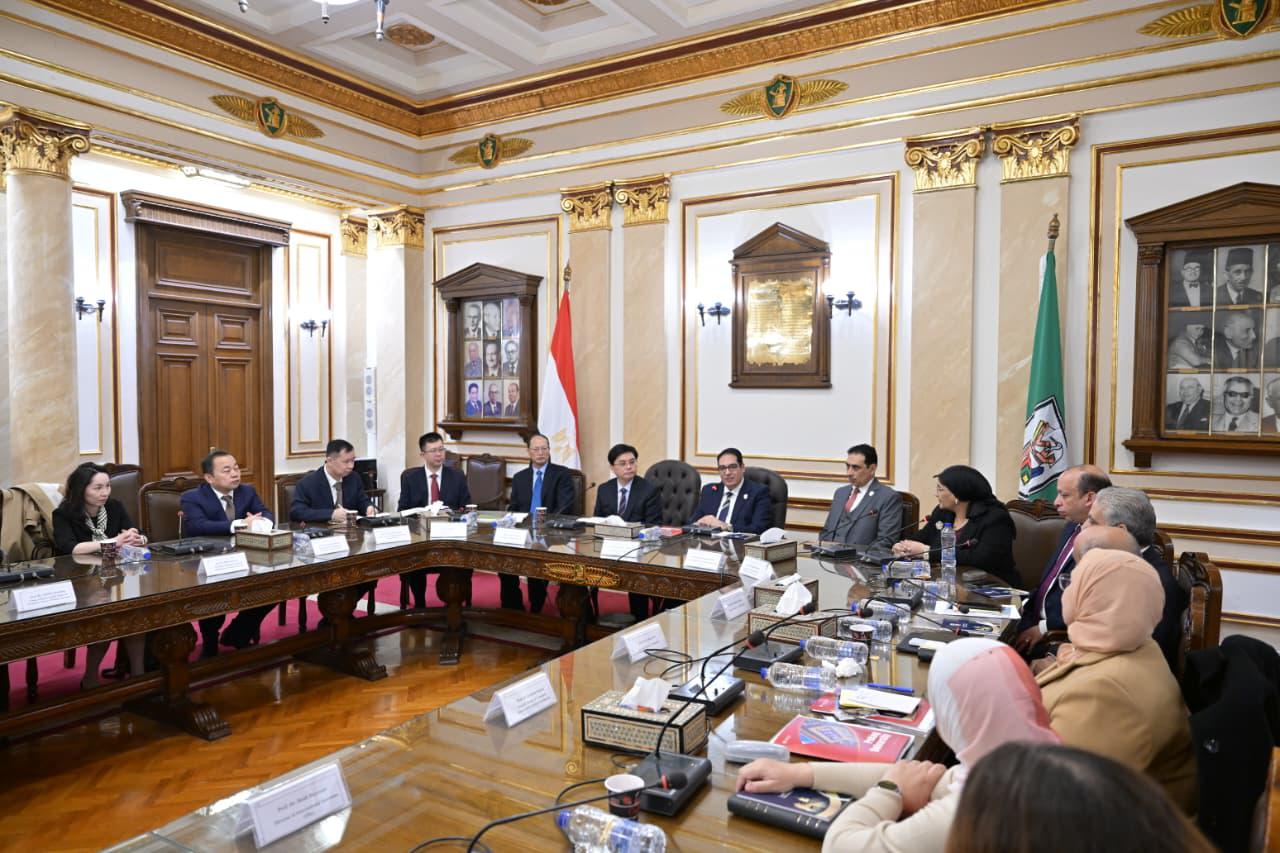 شراكة عالمية جديدة تقودها جامعة القاهرة مع جامعة بكين في برامج دولية متقدمة