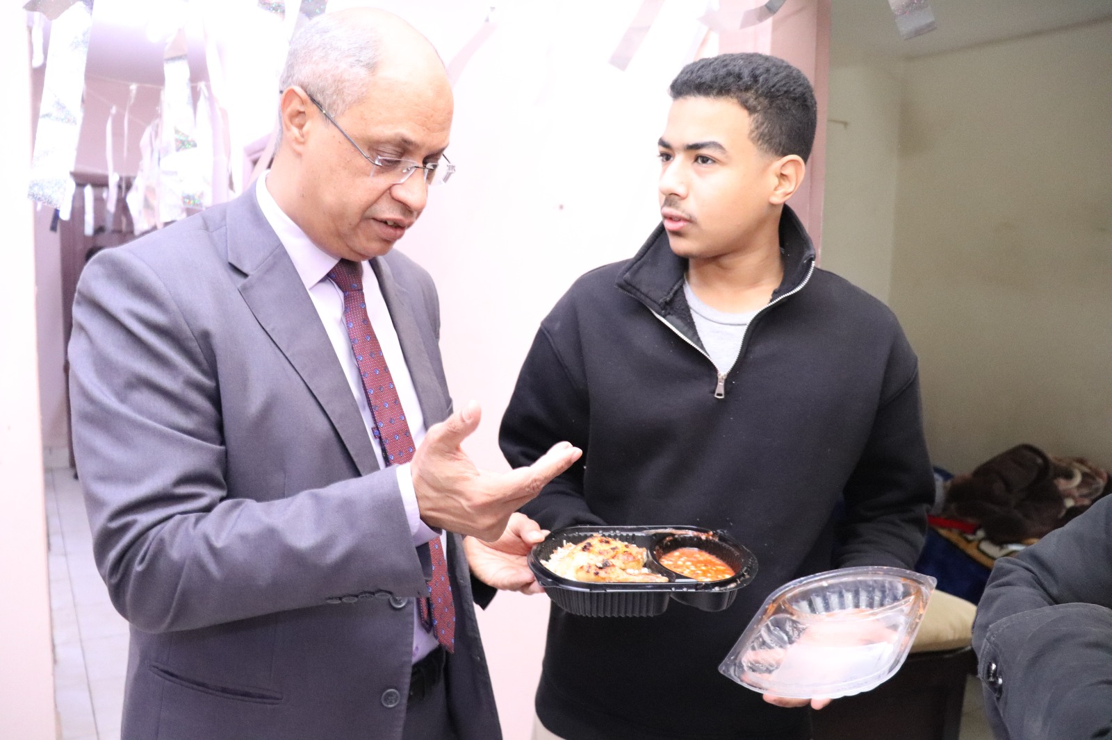 جامعة سوهاج ترفع معايير سلامة الغذاء وجودة الوجبات للطلاب