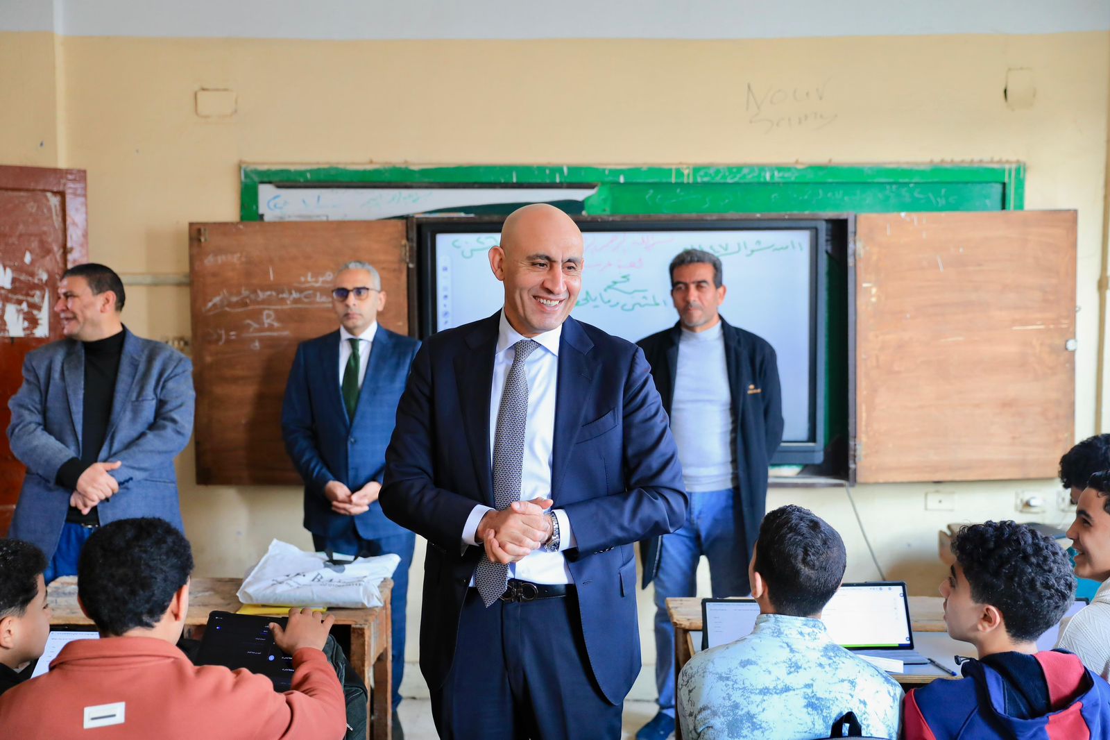 وزير التربية والتعليم يتفقد مدارس الغربية ويطلق برامج تعليمية مبتكرة