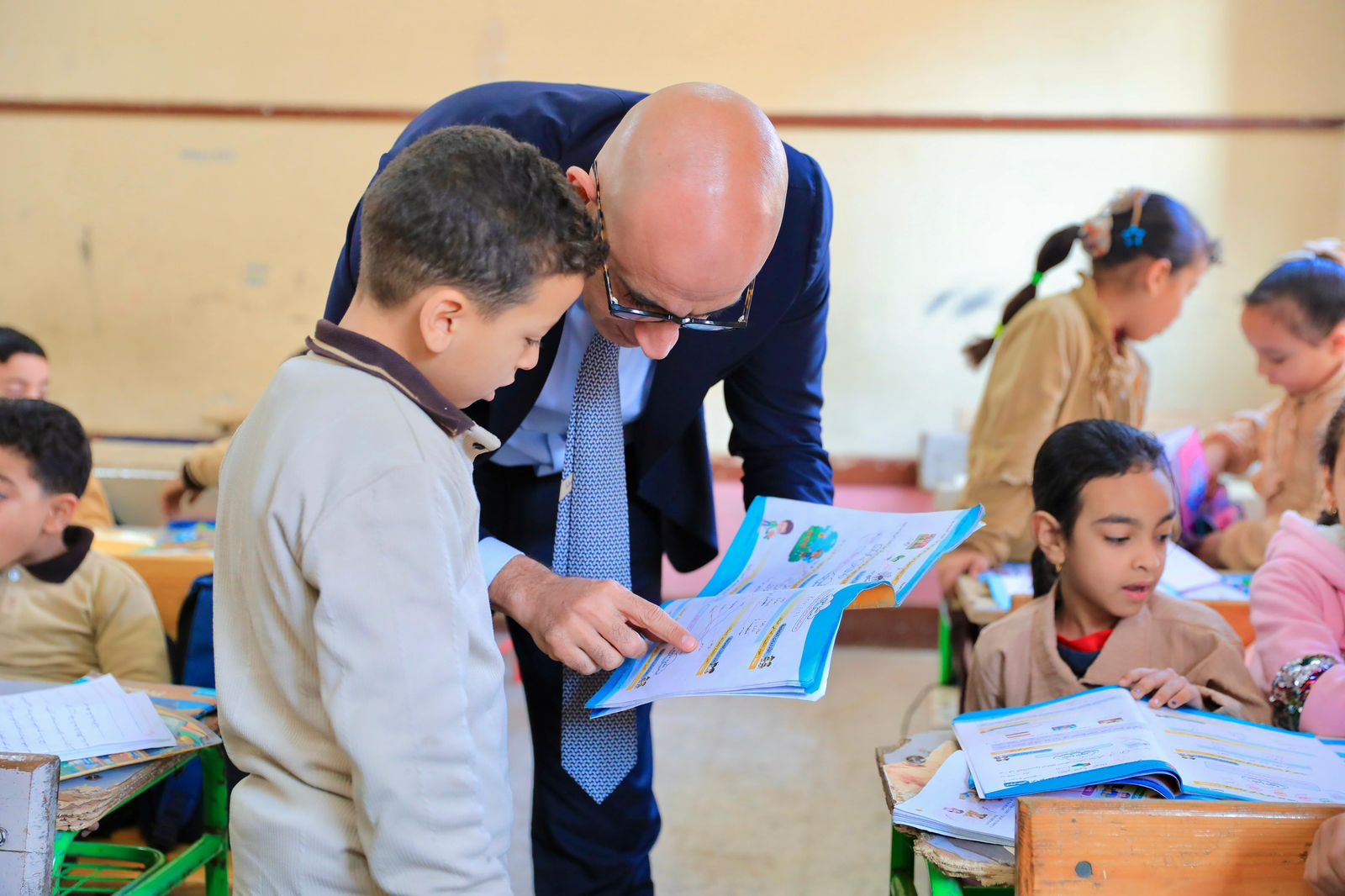 وزير التربية والتعليم يتفقد مدارس الغربية ويطلق برامج تعليمية مبتكرة