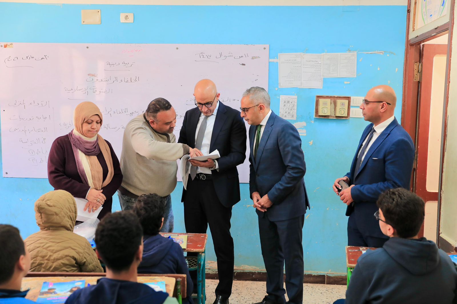 وزير التربية والتعليم يتفقد مدارس الغربية ويطلق برامج تعليمية مبتكرة