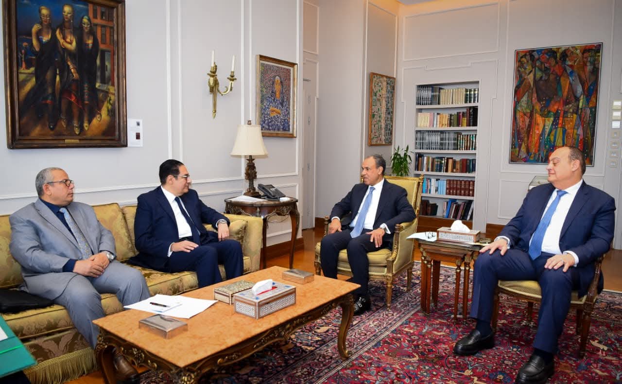 وزير الخارجية يبحث مع جامعة القاهرة تعزيز التعاون الأكاديمي واستعدادات يوم أفريقيا