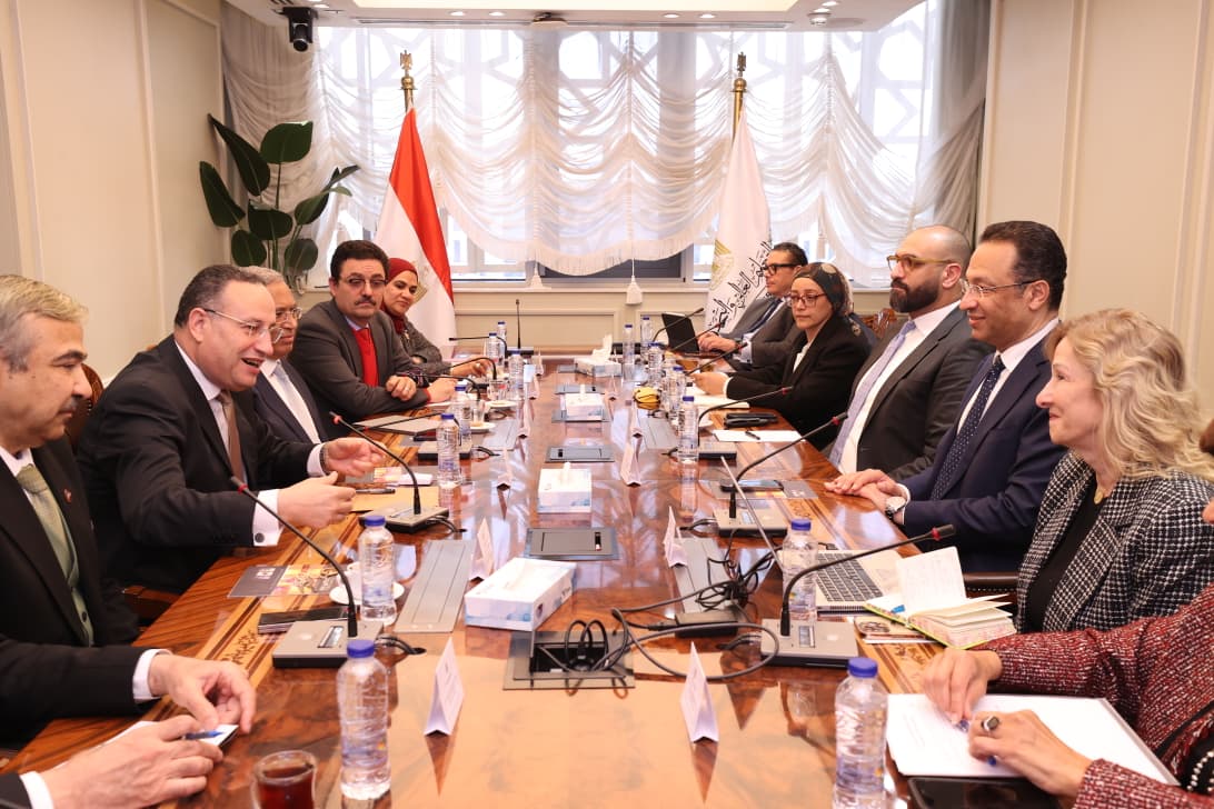 وزير التعليم العالى يطلق خطة رقمية بالتعاون مع وزارة الإتصالات لدعم التحول الرقمي