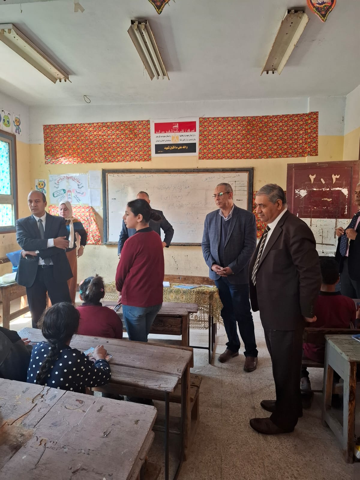 مدير تعليم القليوبية يرفع مهارات اللغة العربية لطلاب رسة طه حسين الابتدائية