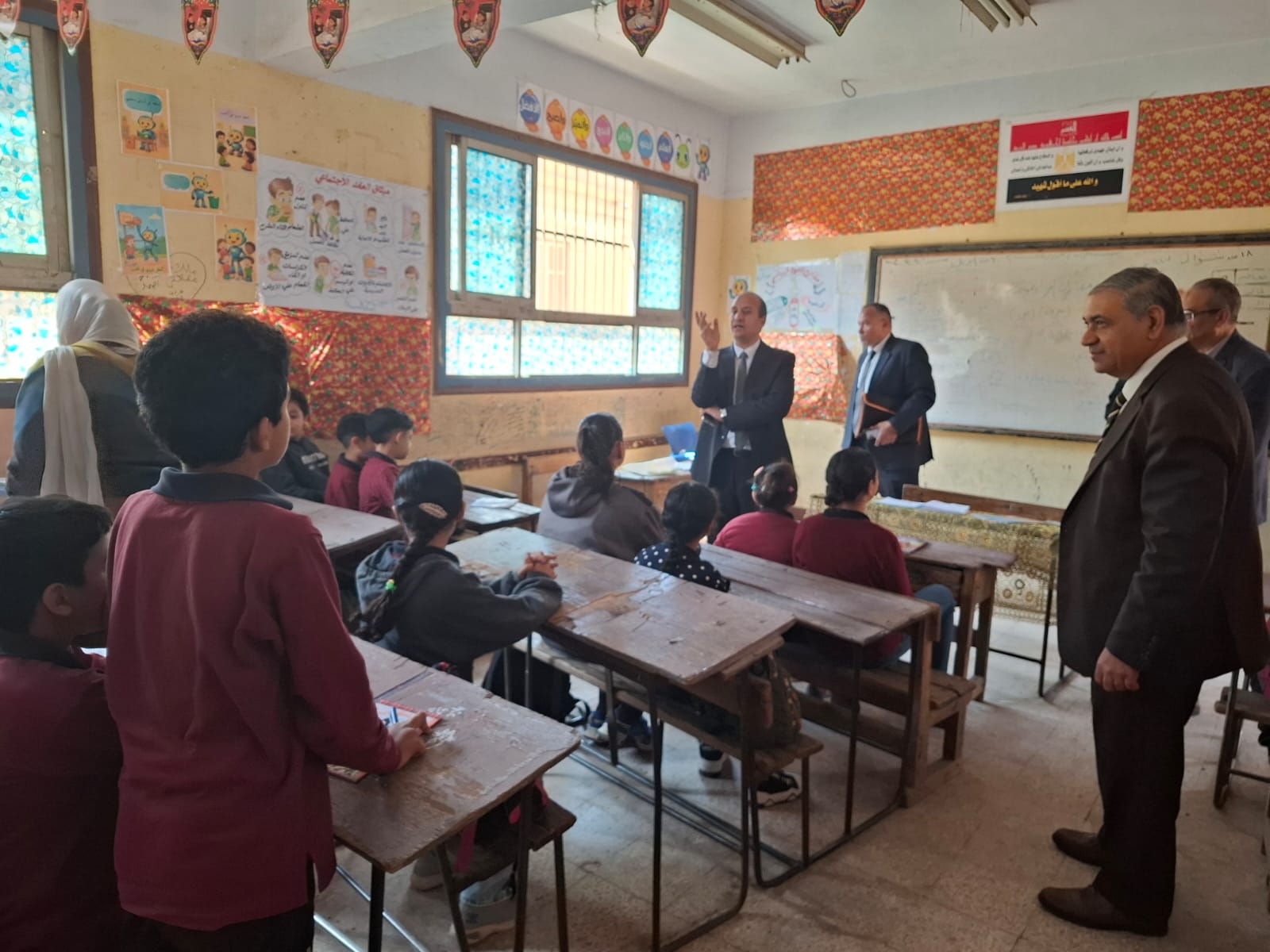 مدير تعليم القليوبية يرفع مهارات اللغة العربية لطلاب رسة طه حسين الابتدائية