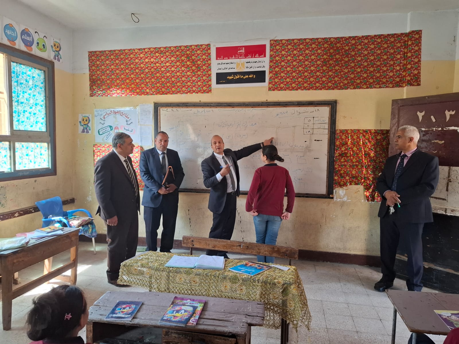 مدير تعليم القليوبية يرفع مهارات اللغة العربية لطلاب رسة طه حسين الابتدائية