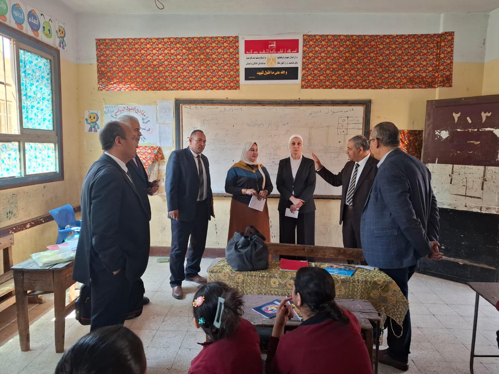 مدير تعليم القليوبية يرفع مهارات اللغة العربية لطلاب رسة طه حسين الابتدائية