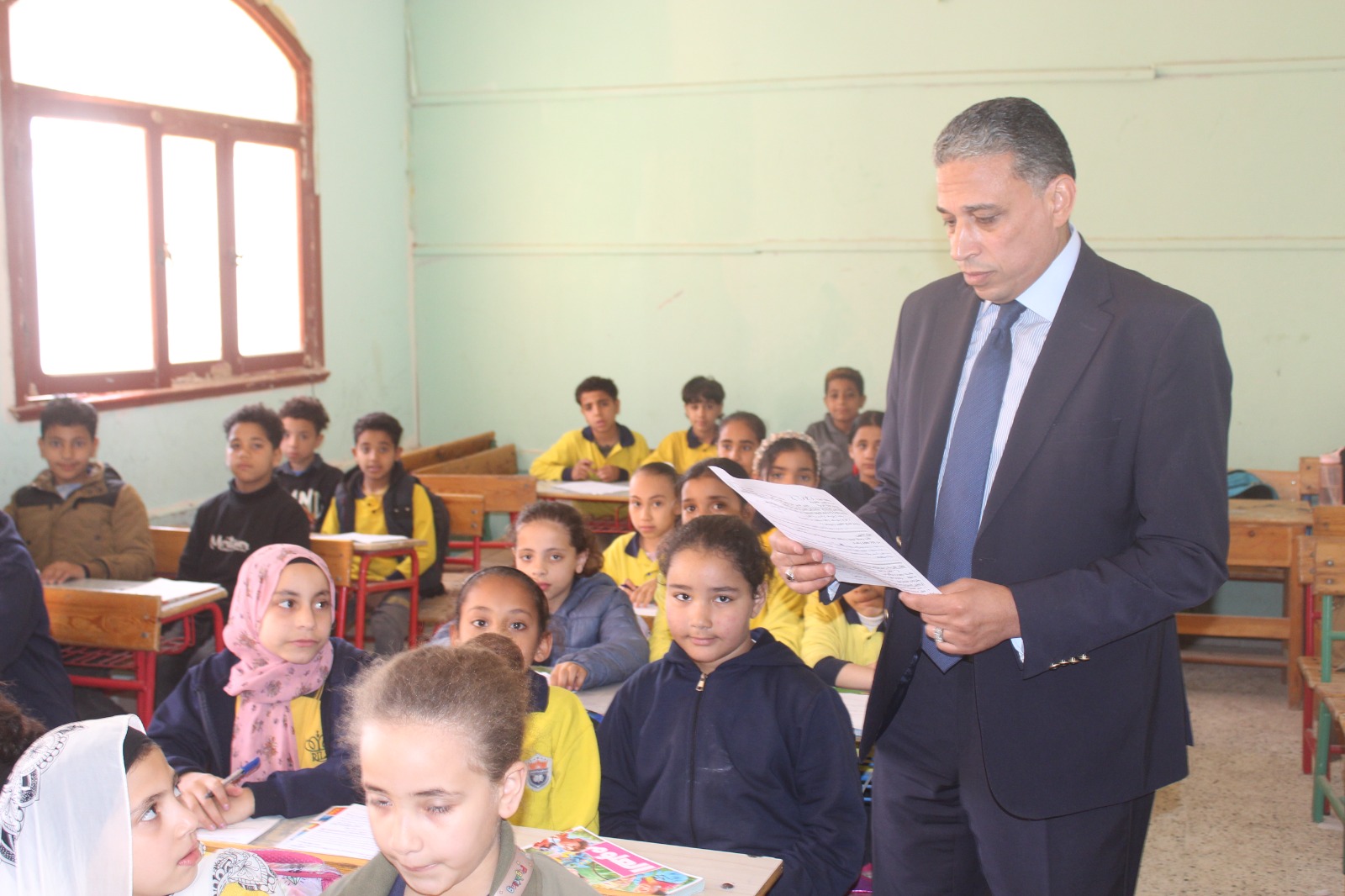 مدير تعليم الجيزة يتفقد مدارس أكتوبر