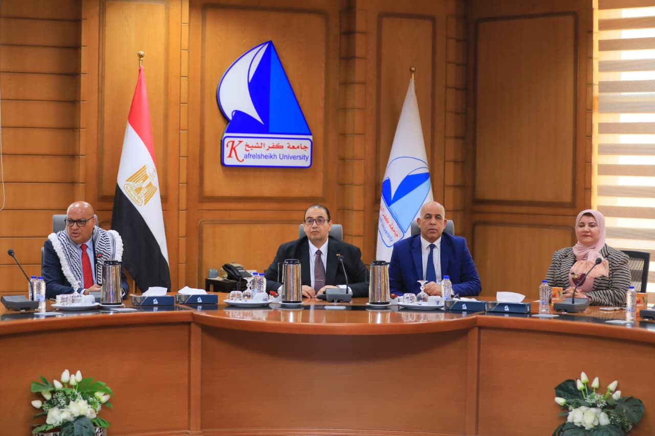 جامعة كفر الشيخ تستقبل مسئول شئون الجامعات بسفارة فلسطين لدعم الطلاب الوافدين