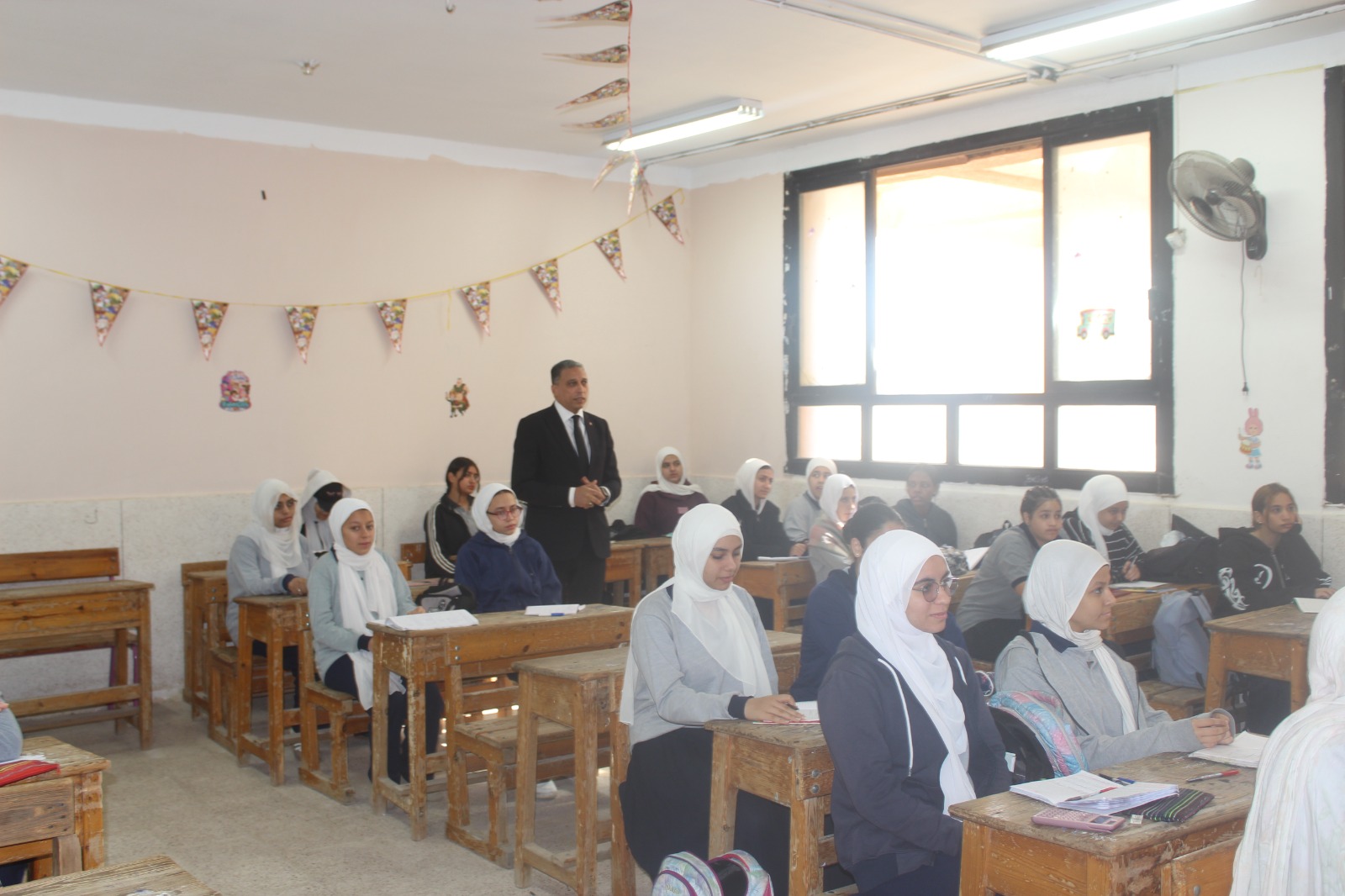 مدير تعليم الجيزة يجري جولة ميدانية مفاجئة في مدارس الشيخ زايد وكرداسة