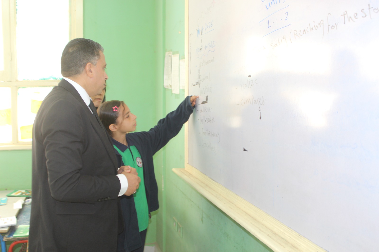 مدير تعليم الجيزة يجري جولة ميدانية مفاجئة في مدارس الشيخ زايد وكرداسة