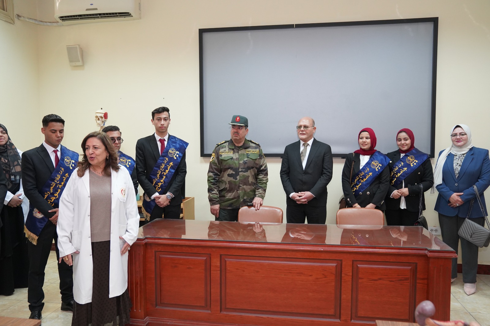 جامعة سوهاج في كلية الطب العسكري بجولة علمية فريدة 