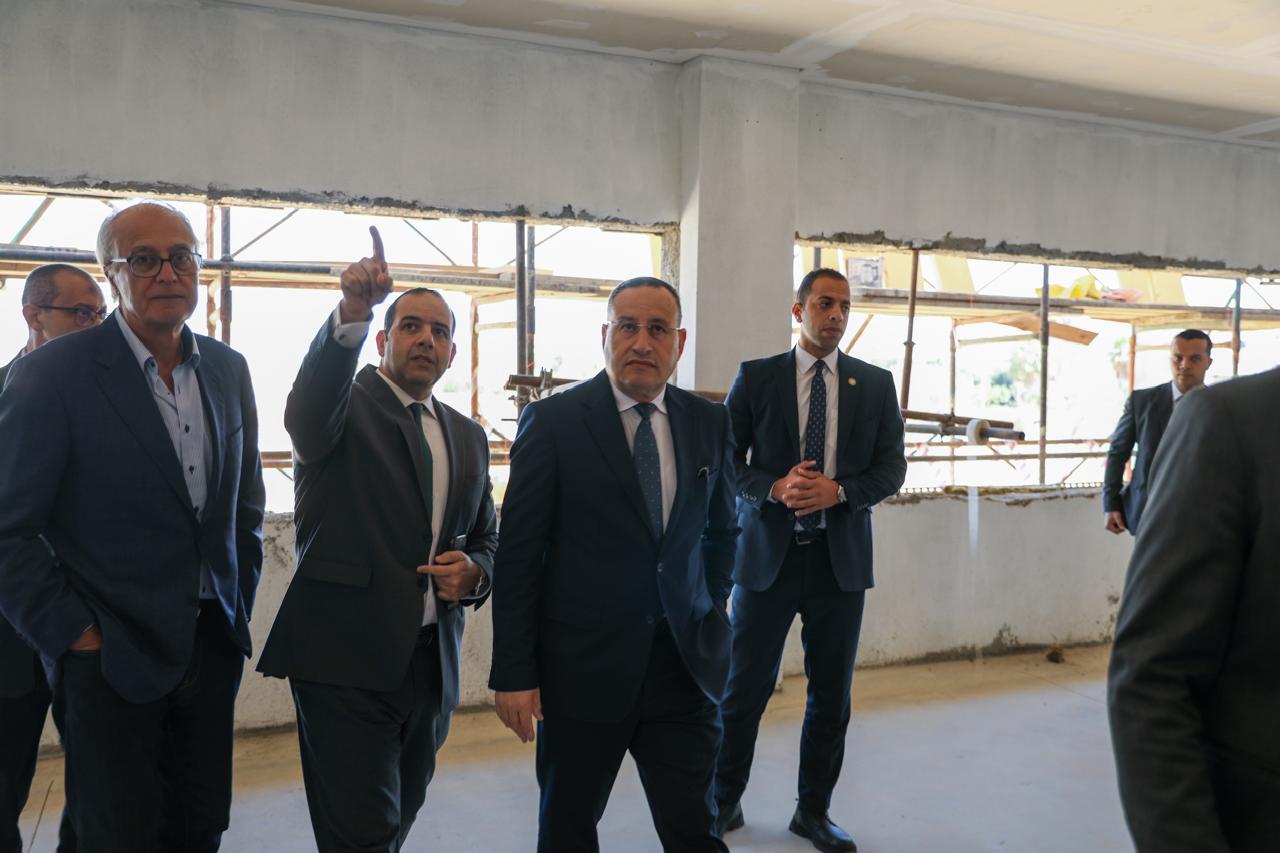 وزير التعليم العالى يفاجئ مشروع الجامعة الأهلية الفرنسية بمدينة الشروق قبل الافتتاح