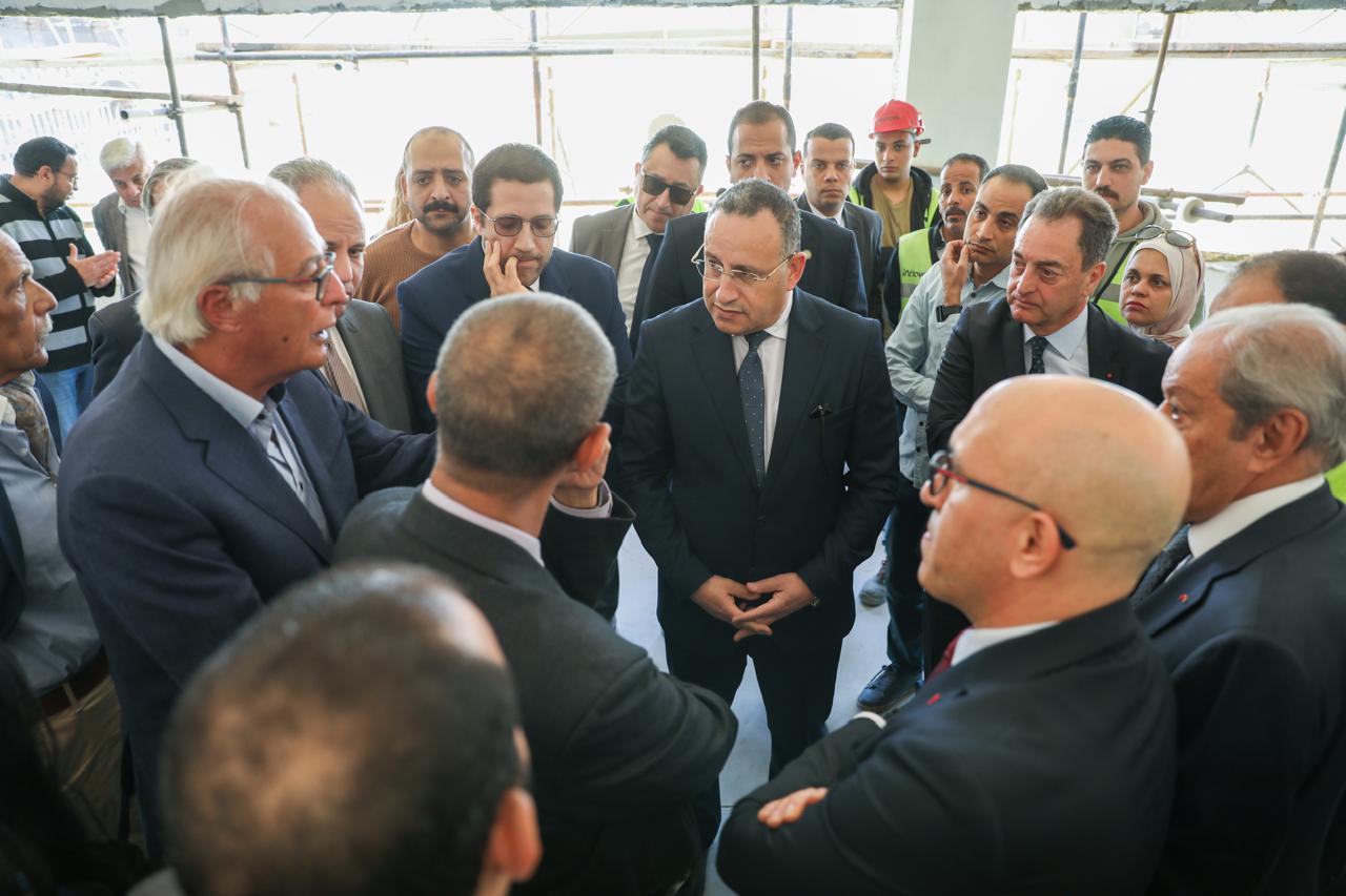 وزير التعليم العالى يفاجئ مشروع الجامعة الأهلية الفرنسية بمدينة الشروق قبل الافتتاح