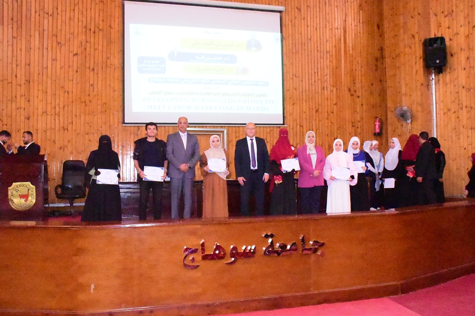 جامعة سوهاج تعرض أبحاث طلاب كلية التمريض لتطوير التعليم وسوق العمل