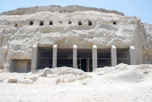 جامعتي سوهاج وبرلين يستأنفان العمل بمشروع نشر وتوثيق مقابر عصرى الانتقال الأول والدولة الوسطى بالجبل الغربي بمحافظة أسيوط