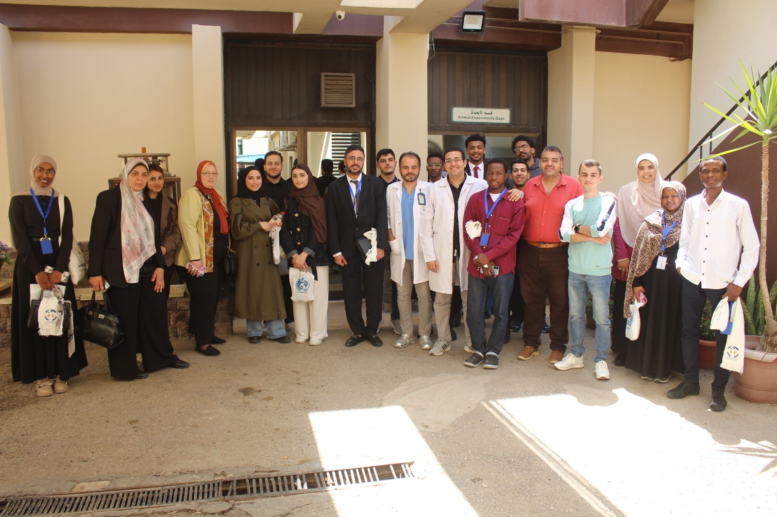 طلاب الوافدون بجامعة العاصمة في زيارة علمية إلى جامعة المنصورة