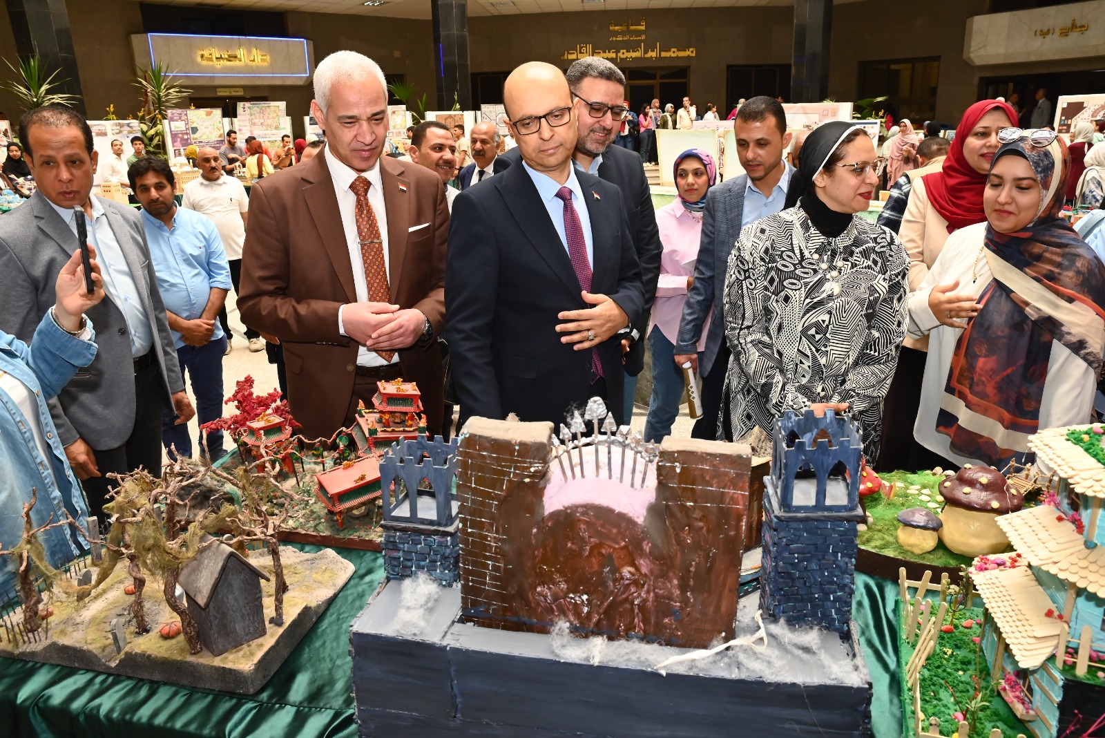 جامعة أسيوط تحتفل بإبداعات طلاب كلية الفنون الجميلة في معرضها السنوي الثامن