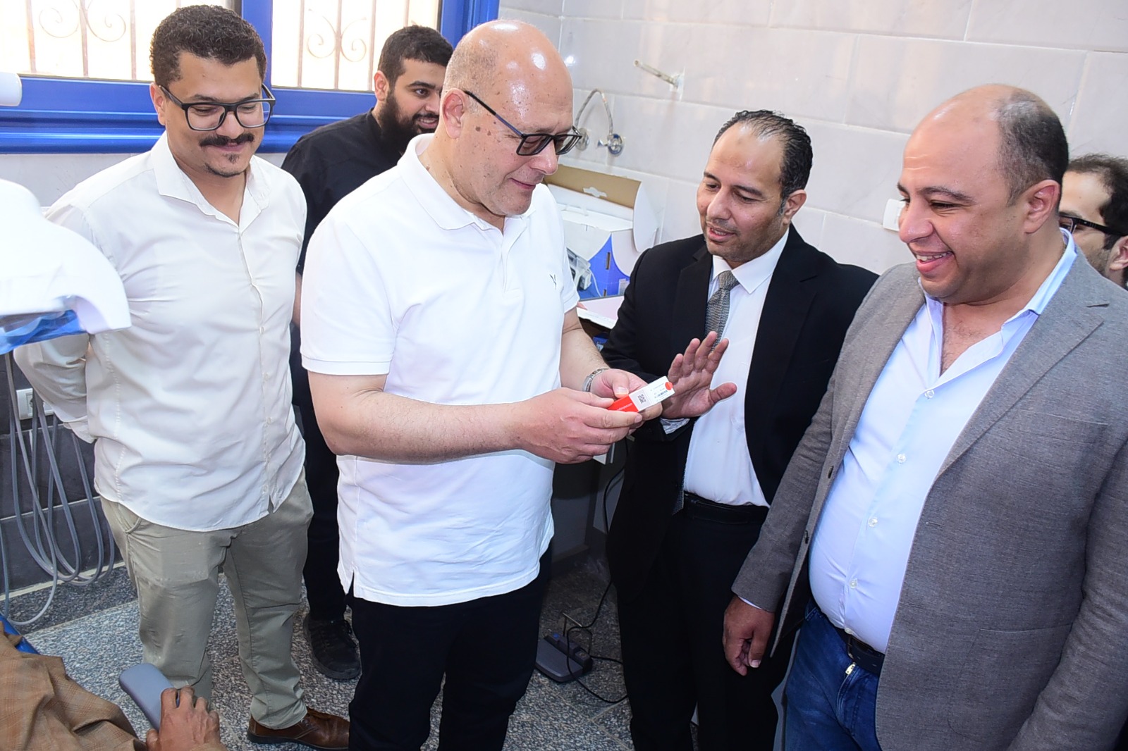 جامعة سوهاج تقدم طفرة في زراعة الأسنان بجودة متميزة داخل مستشفى طب وجراحة الفم والأسنان