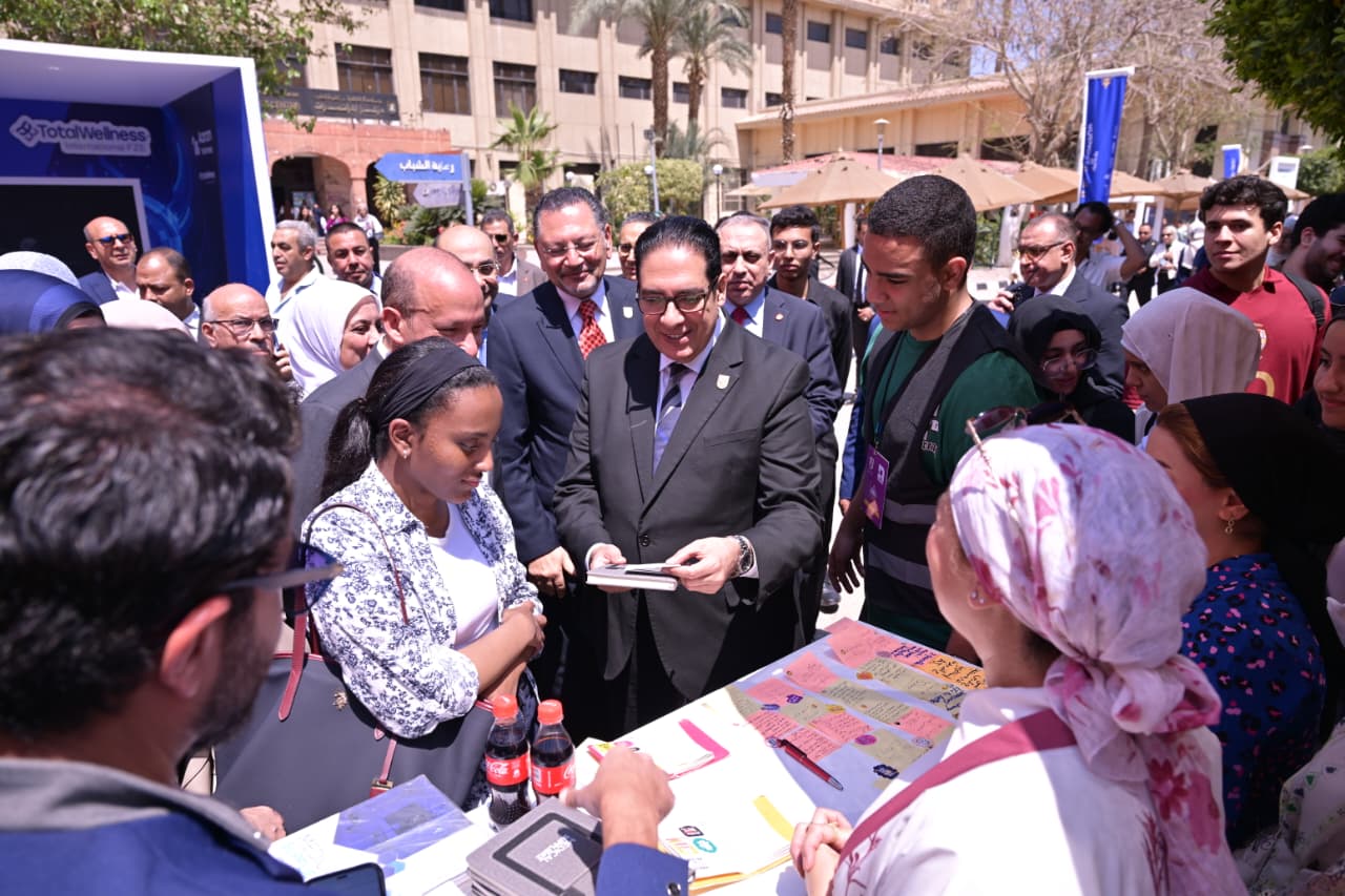 كلية طب قصر العيني تستكمل ملتقى التدريب والتوظيف في جامعة القاهرة