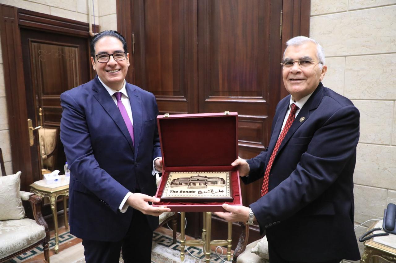 طلاب جامعة القاهرة الأهلية داخل مجلس الشيوخ