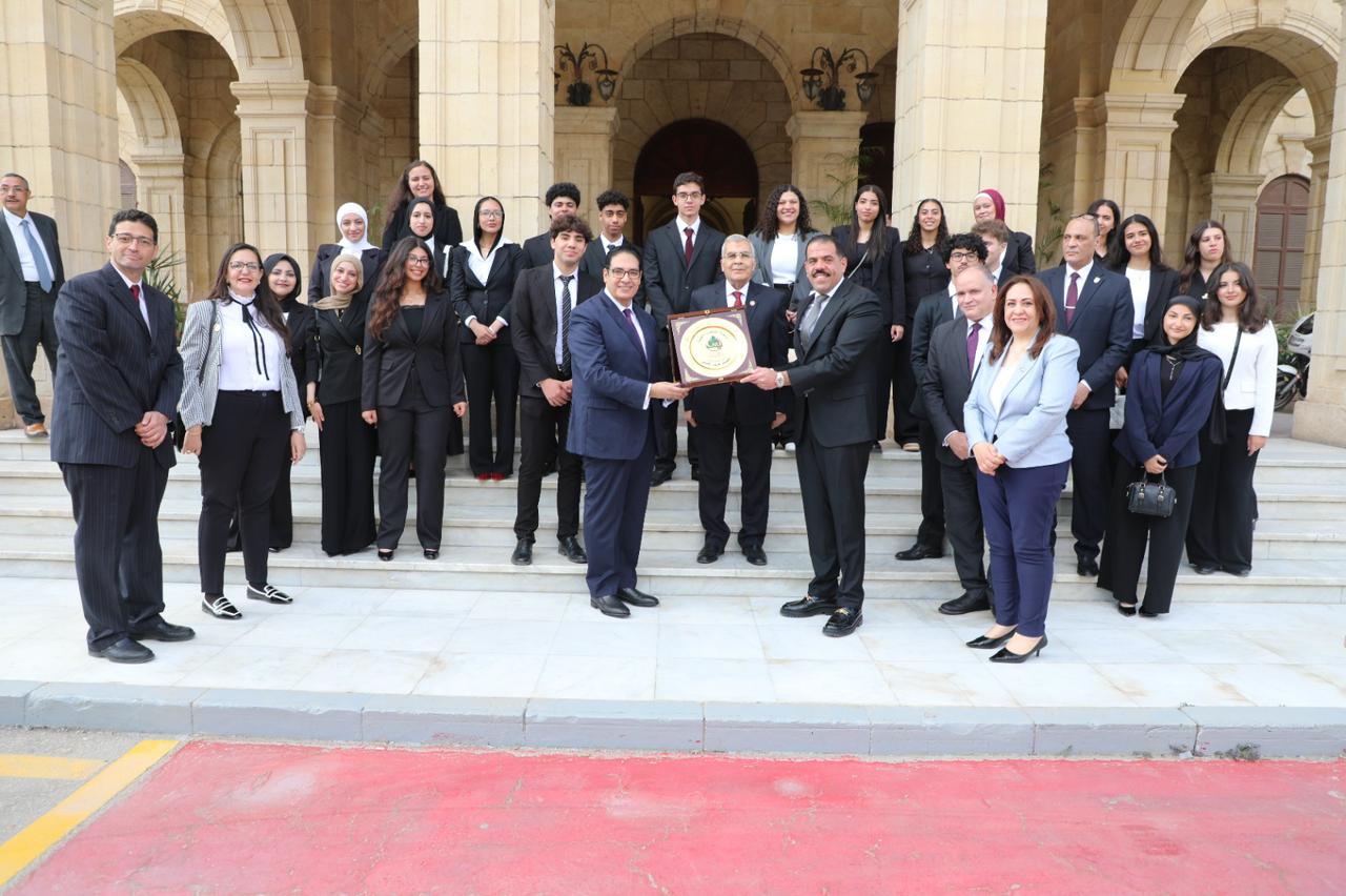 طلاب جامعة القاهرة الأهلية داخل مجلس الشيوخ