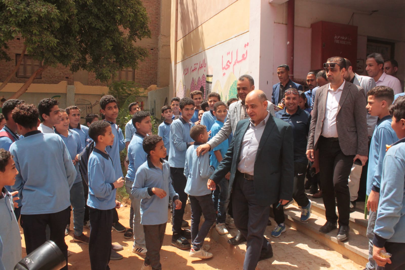 جامعة أسيوط تنظم قافلة تنموية شاملة بقرية بني محمد في أبنوب