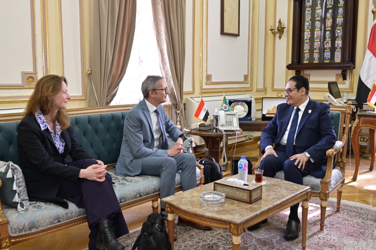 جامعة القاهرة تفتح آفاق تعاون جديد مع جامعة ليدن الهولندية