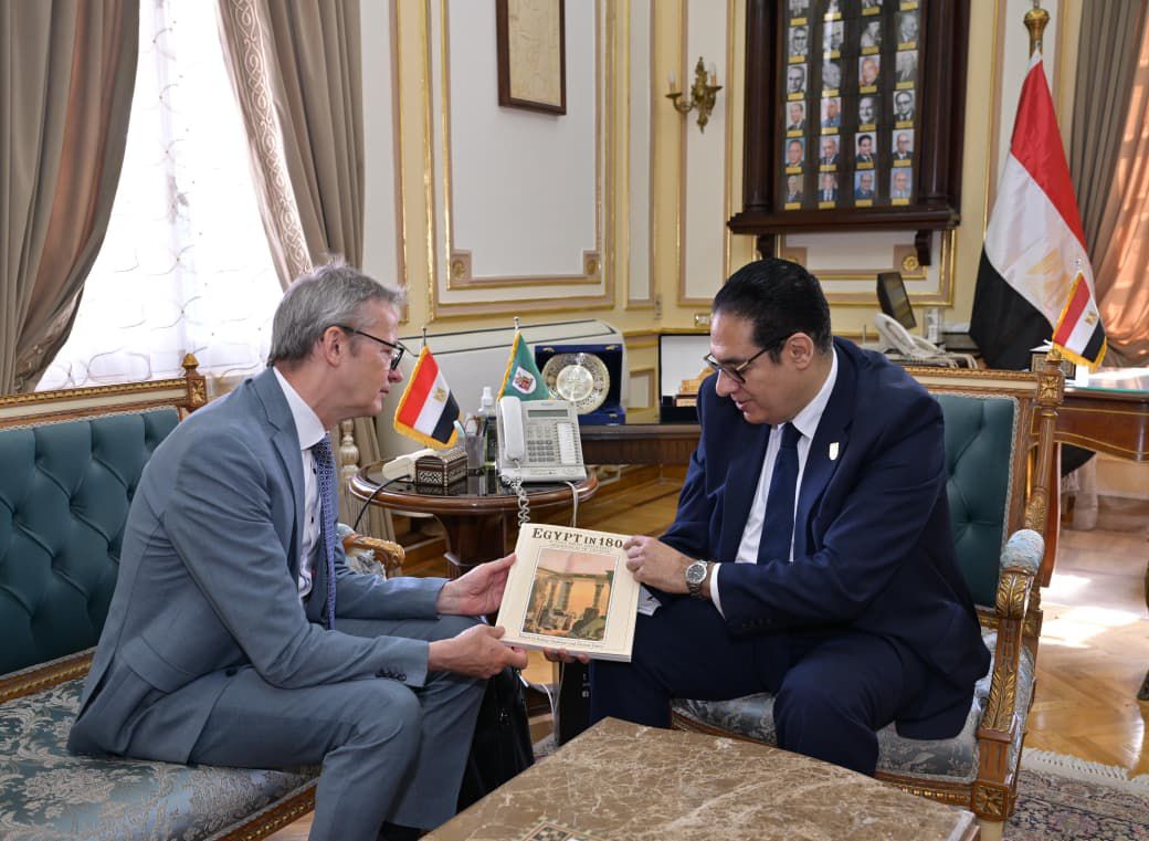 جامعة القاهرة تفتح آفاق تعاون جديد مع جامعة ليدن الهولندية