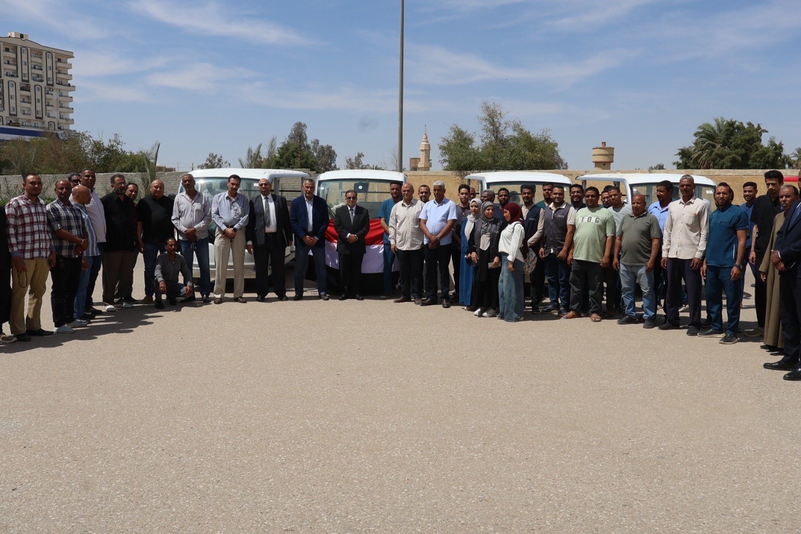 جامعة قنا تطلق حافلات كهربائية لتعزيز التحول الأخضر