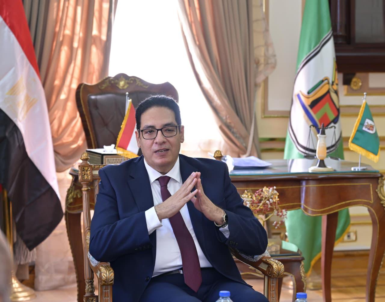 الدكتور محمد سامى عبد الصادق رئيس جامعة القاهرة