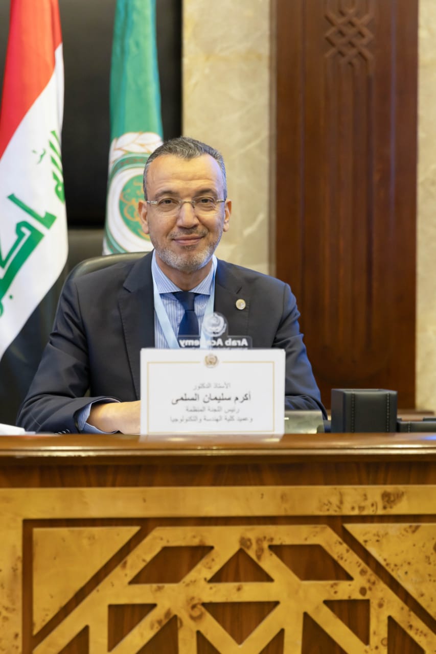 الدكتور أكرم سليمان السلمي عميد كلية الهندسة والتكنولوجيا ورئيس اللجنة المنظمة للمؤتمر
