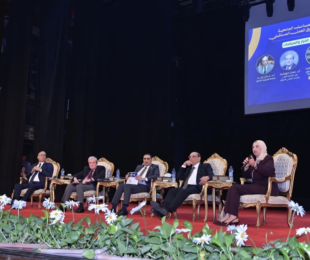 الملتقى الأول بجامعة القاهرة حول مواءمة التخصصات الجامعية لمتطلبات سوق العمل يشهد الإعلان عن مرصد وظائف المستقبل