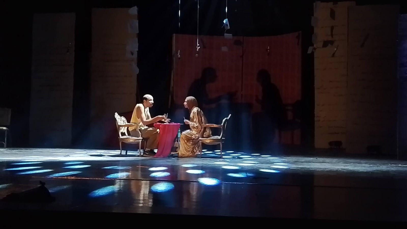 في رواية أحدهم - 45.. عرض مسرحي مميز في جامعة العاصمة